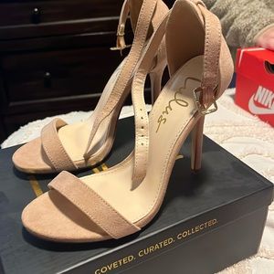 Nude Suede lulus Heels